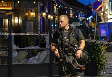 Двама души загинаха и няколко бяха ранени при стрелба в