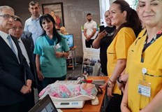 Студенти изработиха иновативен кантар за измерване теглото на новородениКартини от