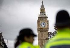 Двойка нигерийци са разследваниБританската полиция съобщи че е арестувала двама