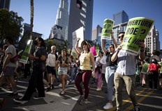 Очакват се забрани или ограничения в 26 щатаДемонстранти изляха гнева