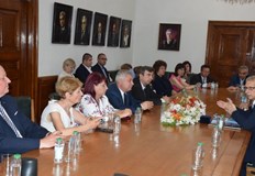 Вчера в Русенския университет тържествено беше посрещнат министърът на образованието