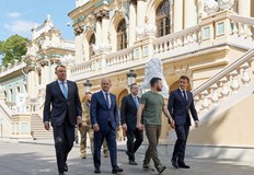 Украинският президент Володимир Зеленски обяви че правителството ще въведе визови