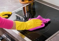 Загорелите фурни котлони тенджери и други съдове са един от