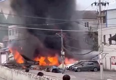 Самолетът е паднал върху частна сграда в град СянянНай малко един