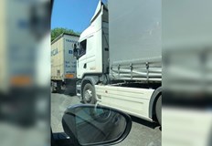 6 километрова опашка от тирове се е образувала на граничния