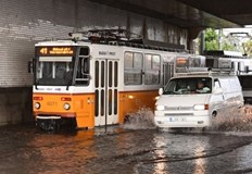 Мощна буря придружена от ураганен вятър и градушка се изви