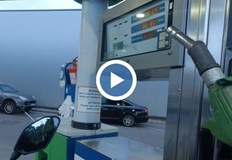 Вдигаш пистолета за зареждане и сумата започва да се трупаМоторист