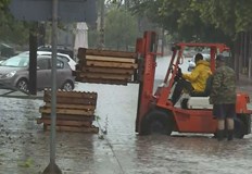 Силни бури удари ГърцияВластите призовават хората да стоят по домовете