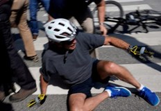 Президентът на САЩ Джо Байдън претърпя инцидент по време на разходка с