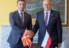 Ние не можем да помогнем нито да влияем на случващото