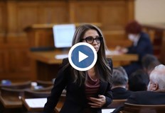 Ние бяхме навън пред протестиращите около час Сцената не беше