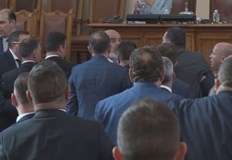 Депутатите почти стигнаха до бой в пленарната залаТой беше предизвикан след