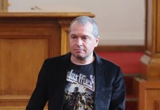 Радостни Василев се държи като тъпа мутра а говори за