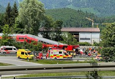 Няколко вагона са се преобърналиРегионален влак дерайлира близо до град