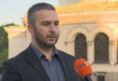 Законът опоменава че тротинетките трябва да се карат с максимална