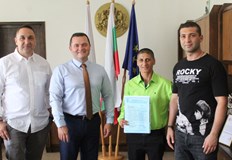 Състезателката на БК Русе получи парична премияДнес кметът Пенчо Милков