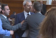 Аз съм много възпитан човек отговорих мъжки на едни клевети