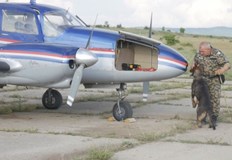 Човекът притежавал самолета допреди няколко дни е военен експерт от