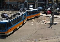 Най вероятната причина е проблем в автоматиката на стрелката която не