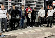 Шофьор на микробус превозвал нелегални мигранти срещу 2000 евроВъзрастният водач е