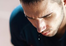 Внезапното изпотяване може да бъде предшественик на смъртоносно неврологично заболяване