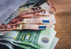 Швейцарският франк се изравни по цена с еврото за първи