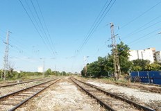 Детето се покачило на вагон най вероятно да си направи селфи с