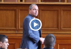 Според депутата премиерът в оставка се крие зад другигоИма две