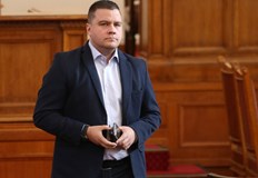 Какъв знак е посещението на премиера Кирил Петков в стаята