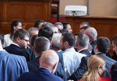 Раздор има и в управляващата тройна коалицияМощен отзвук в държавата