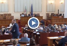 Заседанието беше открито от временния председател Мирослав ИвановНародното събрание има