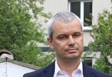 Той обяви че с нито една от политическите сили в