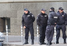Униформените ще пият кафе на крак пред сградата на полицията
