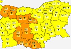 През следващото денонощие времето ще остане динамичноОранжев код за обилни
