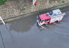 Над 300 сигнала и 12 евакуирани след силния порой в