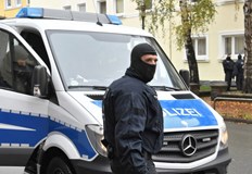 Германската полиция съобщи че е бил задържан мъж заподозрян че