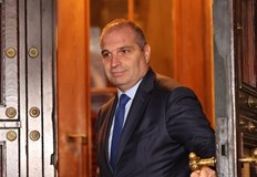 За пореден път той отрече да има нещо общо с