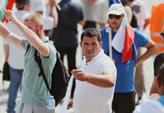 На бул Александър Дондуков са паркирани десетки автобусиПривърженици на партия