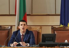 Регистрираните в зала депутати бяха 110 Отсъстващи бяха ГЕРБ СДС ДПС