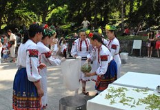 Посетителите ще могат да наблюдават надпреварата между участващите 70 състава