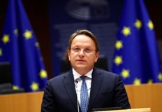 В София има пълен застой на преговорите коментира еврокомисарят по