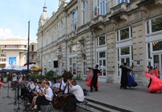 Днес пред Доходното здание бе официално открито 25 то юбилейно издание