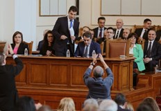 Нападки имаше не само от опозицията към управляващите но и