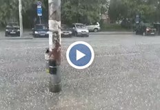 Буря с градушка удари западните квартали на СофияА над квартал Илиянци се