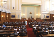 Парламентът прие на първо четене законопроекта за промени в Закона