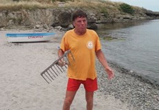 Тромави процедури бавят договорите за концесииДва от най посещаваните плажове по Южното Черноморие остават без спасители в разгара на сезона Тромави процедури бавят договорите за концесии разкрива Иван