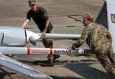 Турската компания Байкар подари три дрона Байрактар на украинската армияТова