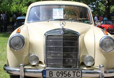 Автомобилът е произведен е през 1956 година за Йордания Мерцедес Понтон
