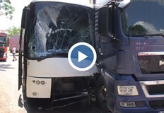 Ударът е бил от страната на шофьора на автобуса има