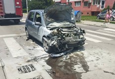 Движението в участъка е затрудненоКатастрофа е станала преди минути на улица